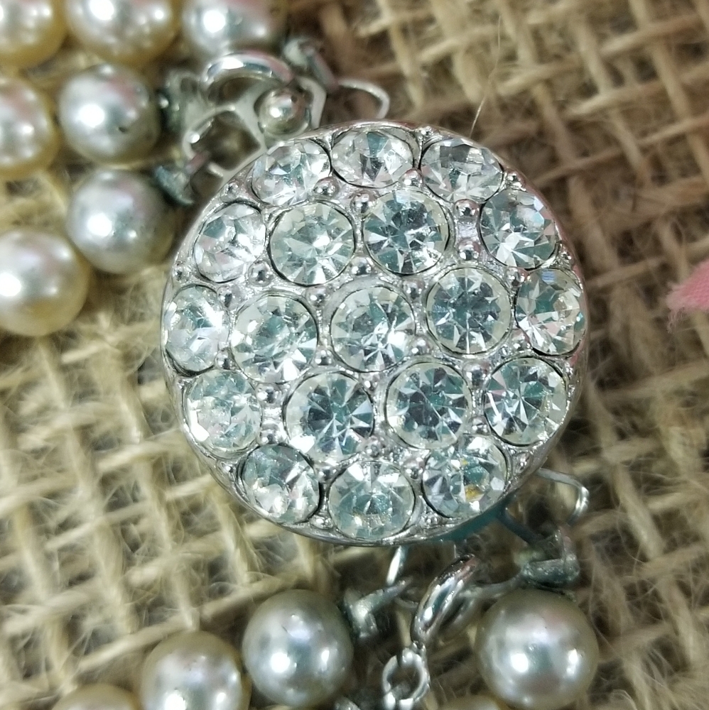 Vintage Sarah Coventry triple strand pearl necklace - Picture 9 of 9